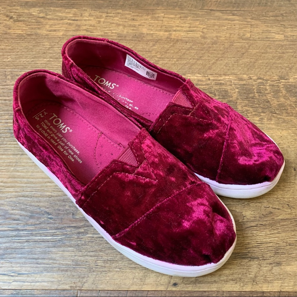 Toms crushed velvet shoes 2.5